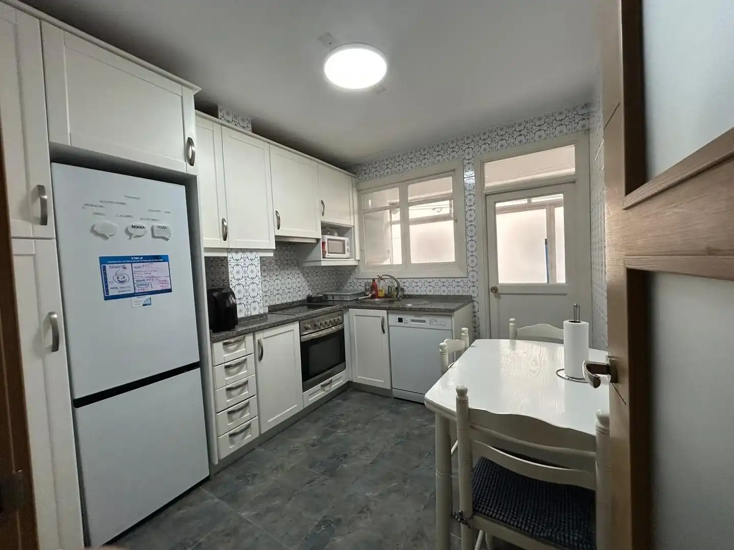 Küche von Wohnung zur Miete in A Coruña Capital 