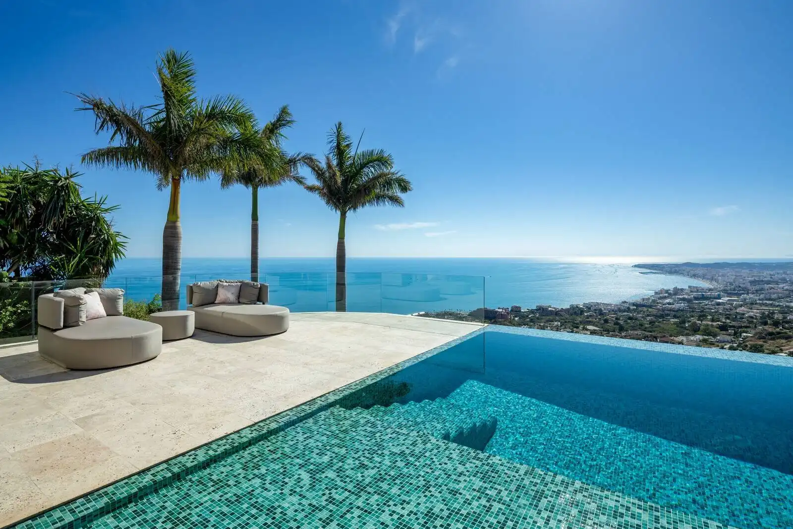 Casa amb piscina en venda a Benalmádena pueblo, imagen 2