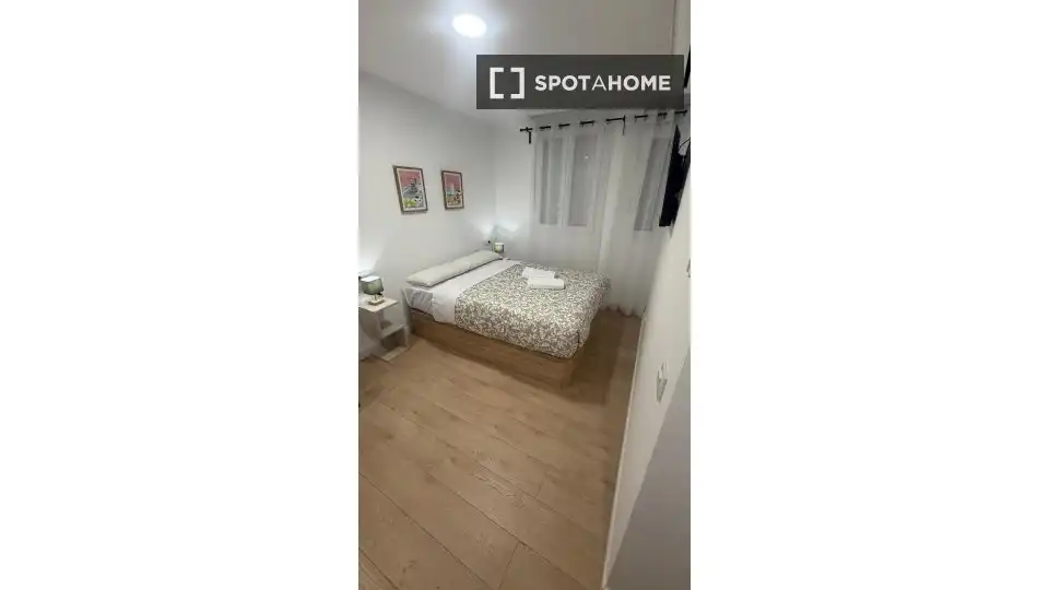 Bedroom of Flat for rent in Madrid  with Air Conditioner, Heating and Furnished