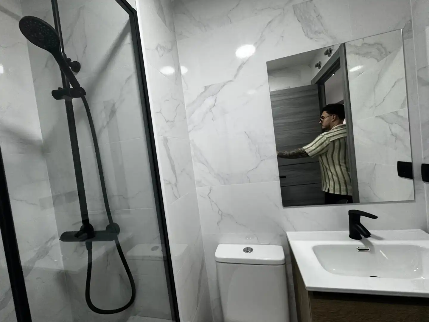 Bathroom of Flat for share in El Naranjo