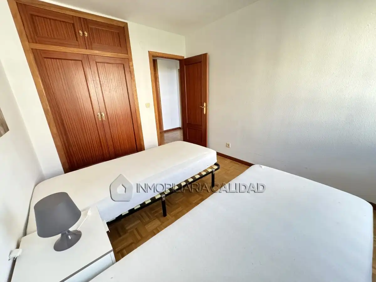 Habitación de Piso de alquiler en Burgos con Calefacción, Trastero y Amueblado
