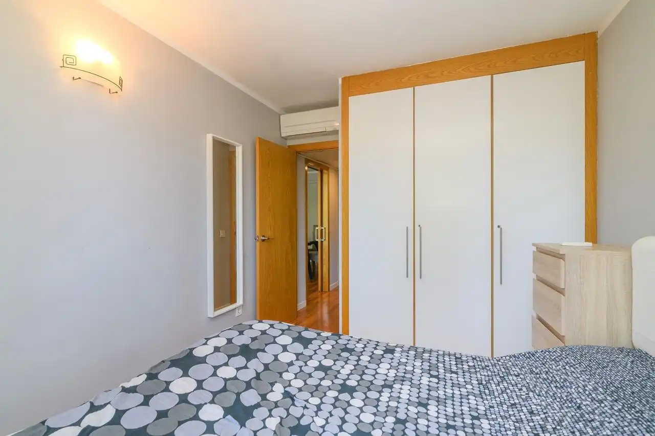Schlafzimmer von Wohnung zum Verkauf in Barcelona mit Klimaanlage, Heizung und Privatgarten