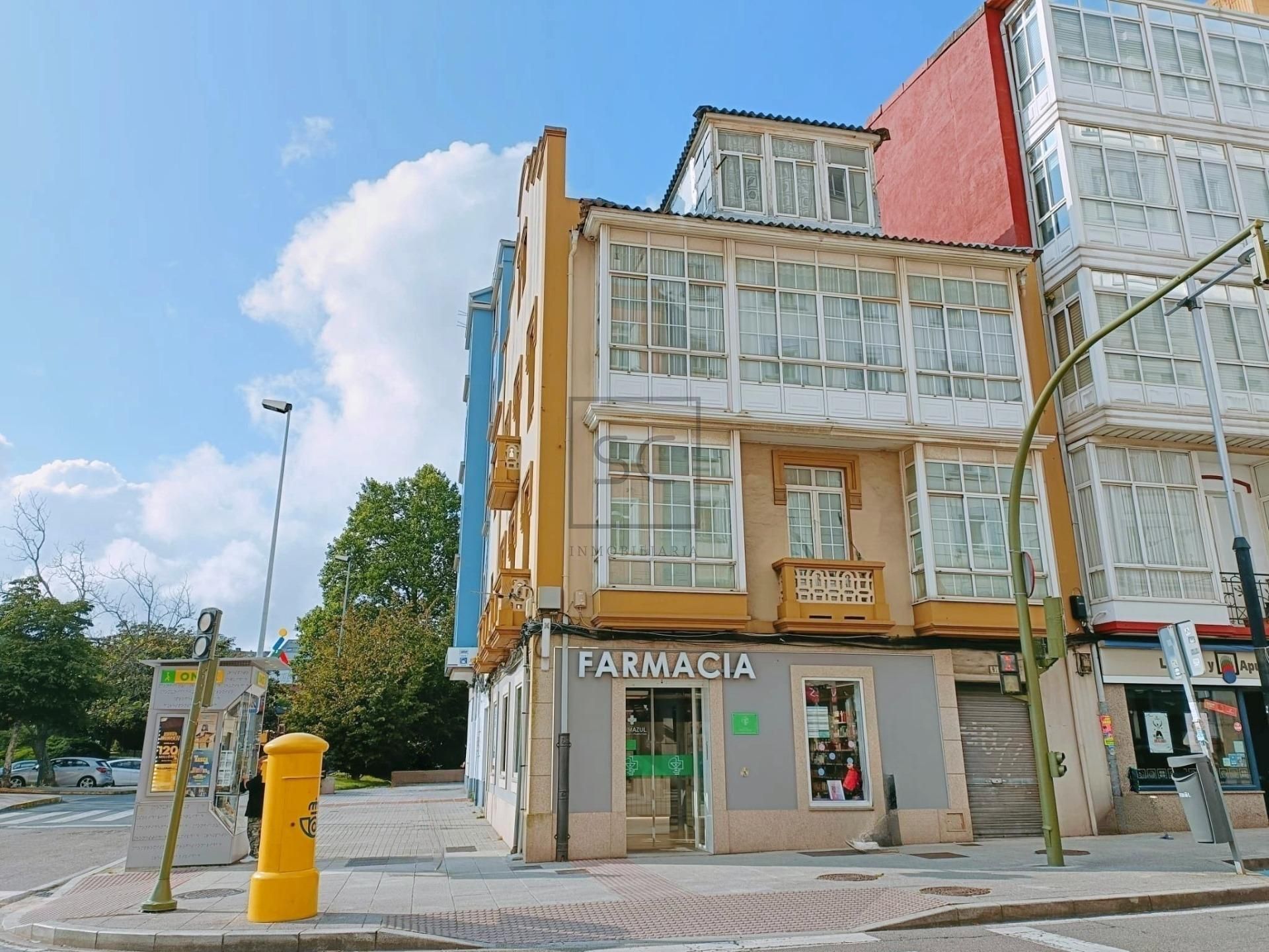 Vista exterior de Edifici en venda en Ferrol