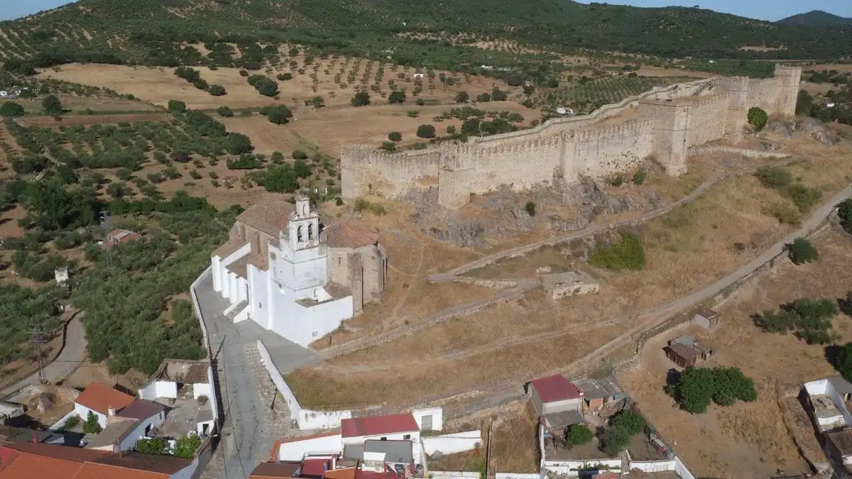 Vista exterior de Casa adosada en venta en Santa Olalla del Cala con Terraza, Trastero y Amueblado