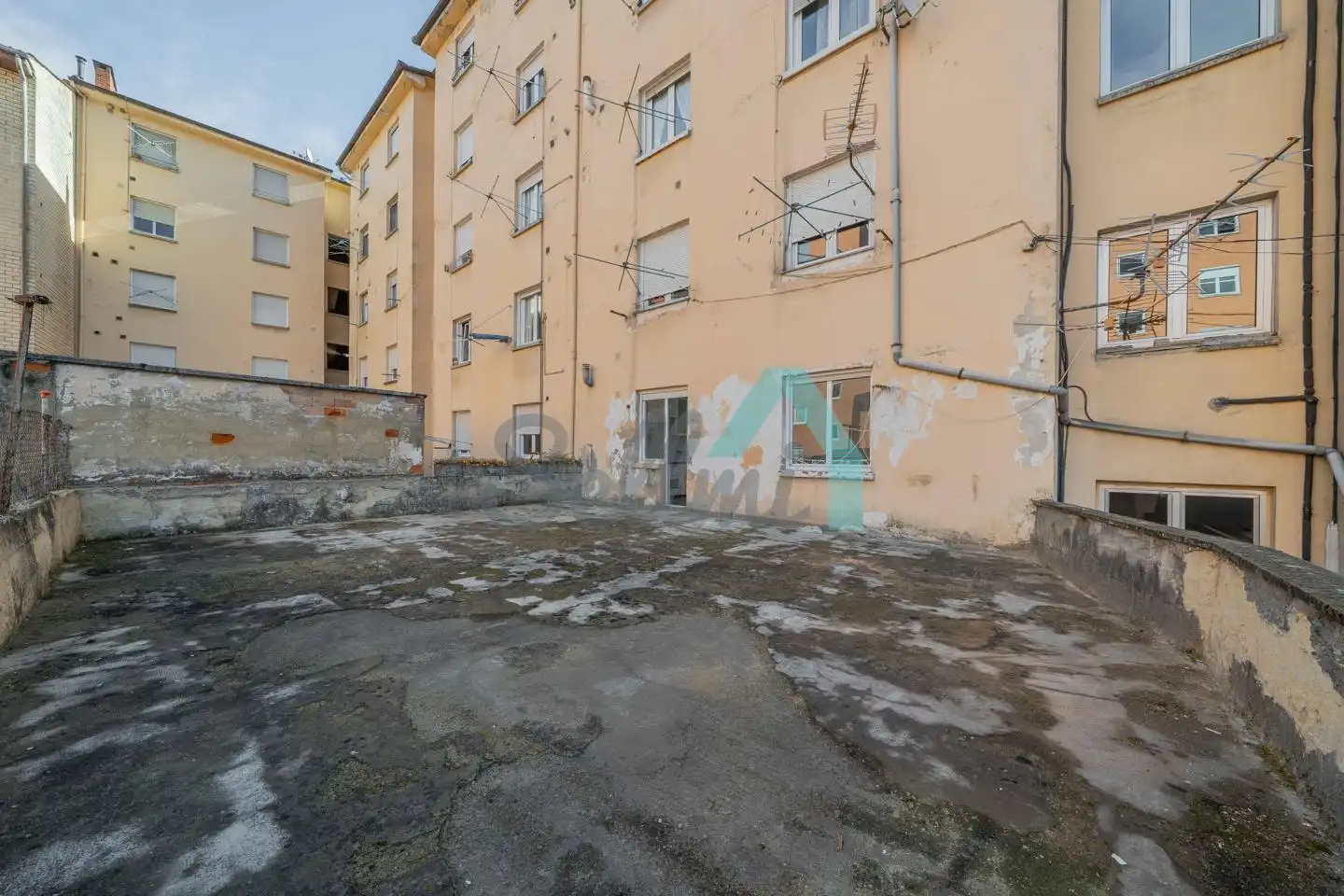 Außenansicht von Wohnung zum Verkauf in Aller mit Terrasse