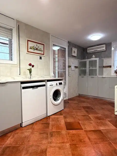 Cocina de Casa o chalet en venta en Sant Boi de Llobregat con Aire acondicionado, Calefacción y Jardín privado