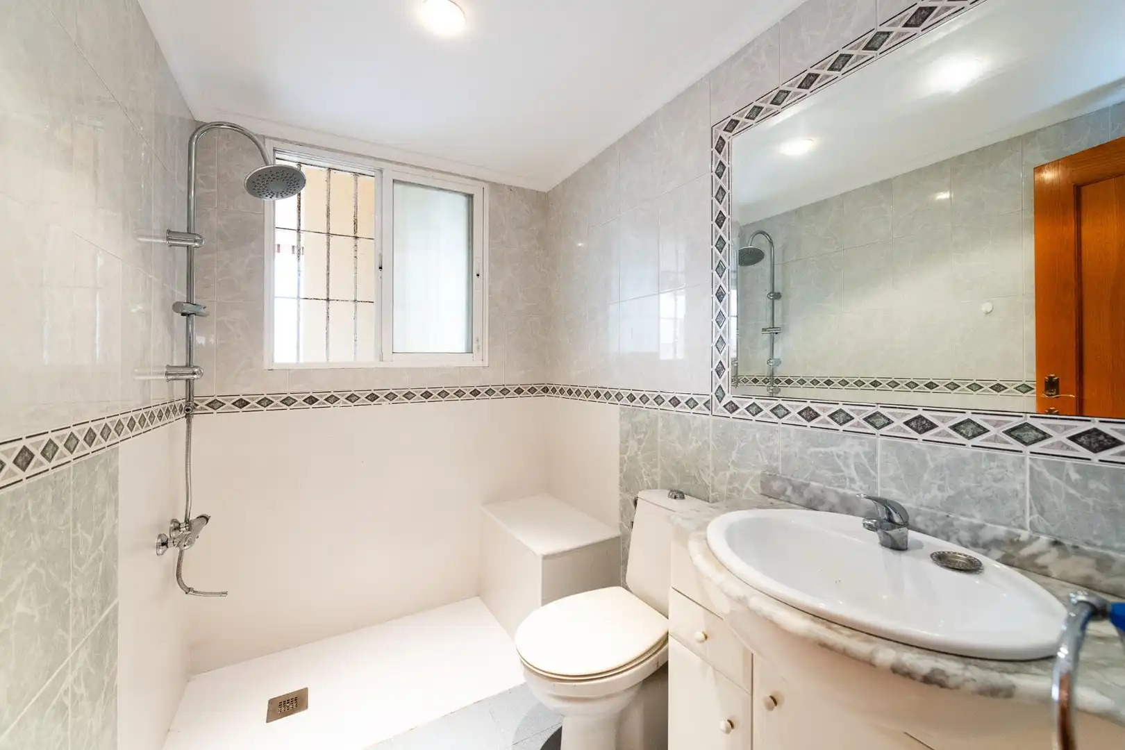 Baño de Piso en venta en Rincón de la Victoria con Terraza