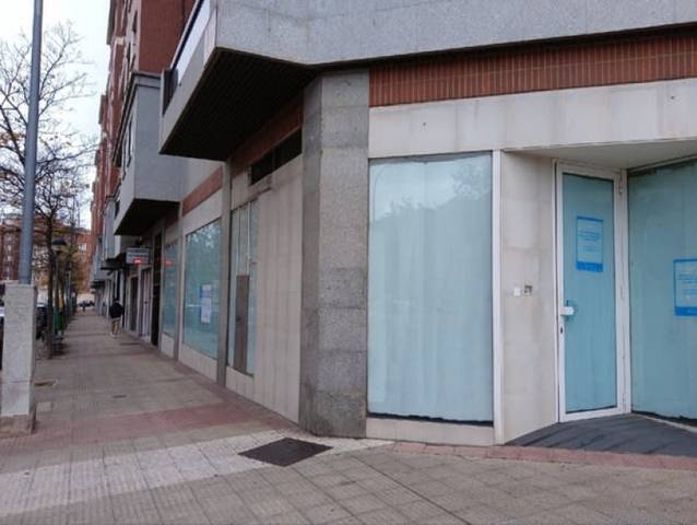 Local comercial en Venta en Logroño - POETA PRUDENCIO en Cascajos - Piqueras