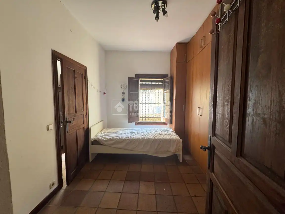 Schlafzimmer von Einfamilien-Reihenhaus zum Verkauf in Barcelona mit Klimaanlage und Terrasse