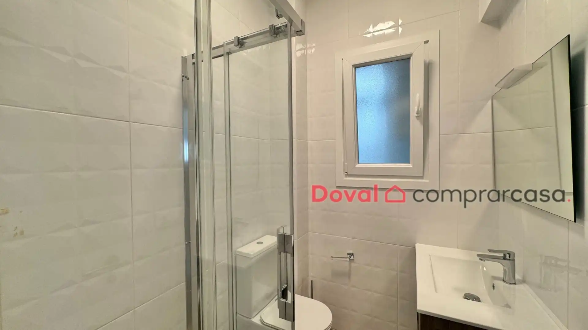 Baño de Piso de alquiler en Vigo  con Calefacción y Amueblado