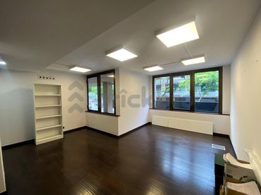 Office space with lift to rent in calle de Sants