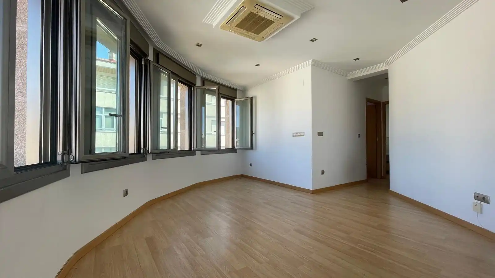 Wohnzimmer von Wohnung zum Verkauf in Ourense Capital  mit Klimaanlage, Heizung und Privatgarten