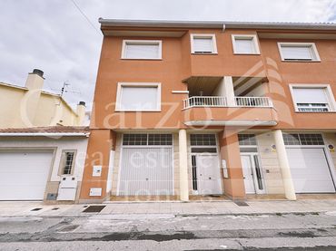 Semi-detached house with balcony for sale in Carrer Doctor F. Alonso