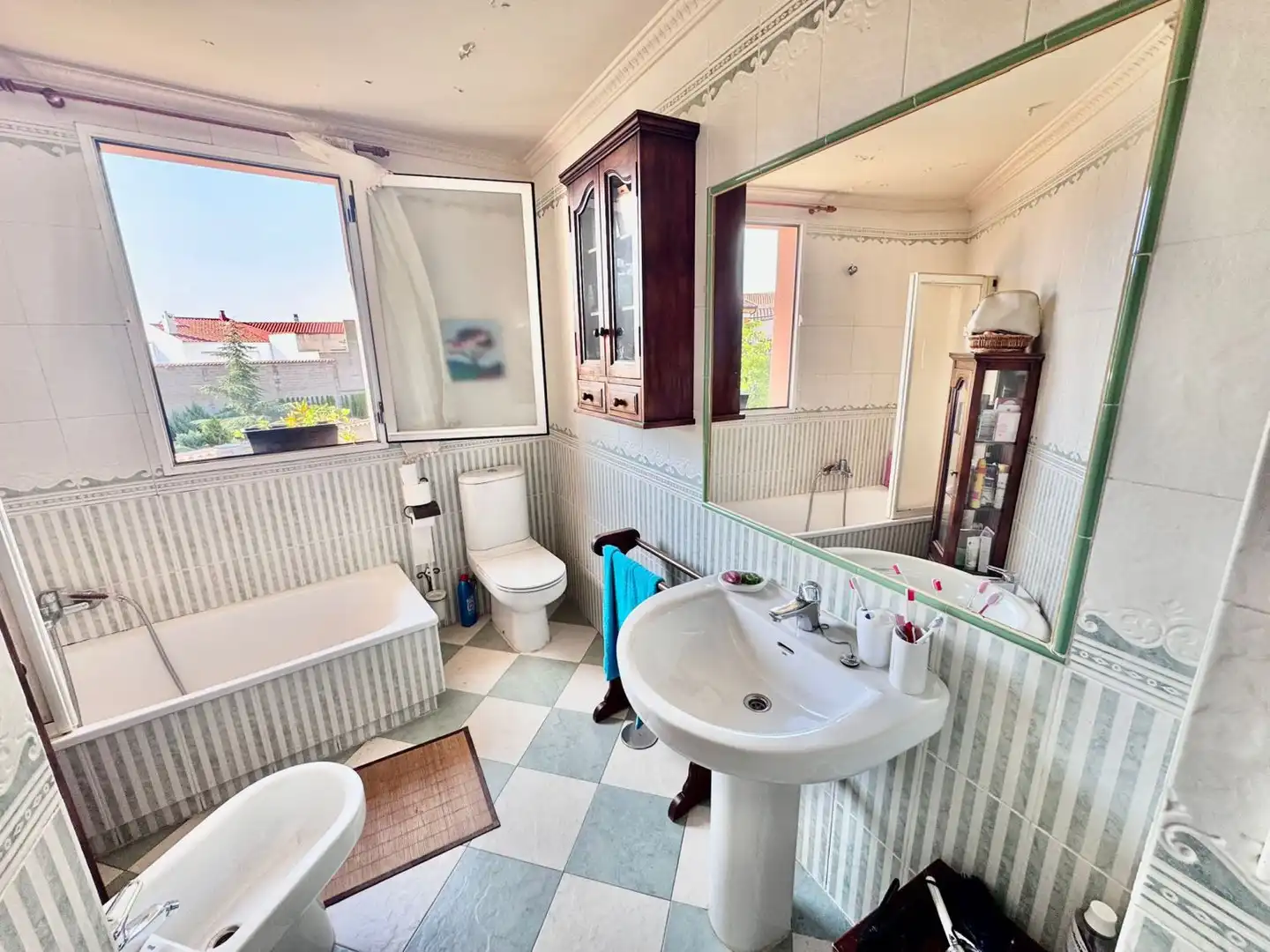 Bathroom of Detached homes for sale in Valdepeñas  with Air Conditioner and Heating