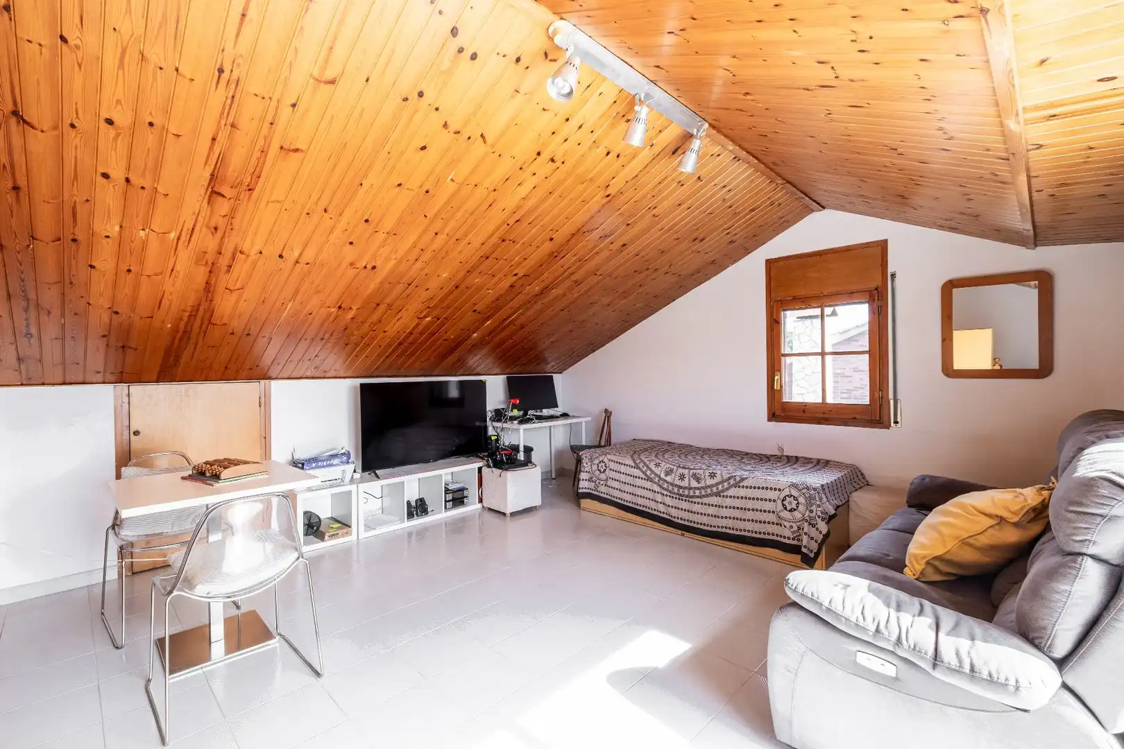 Detached homes for sale in Sector Est