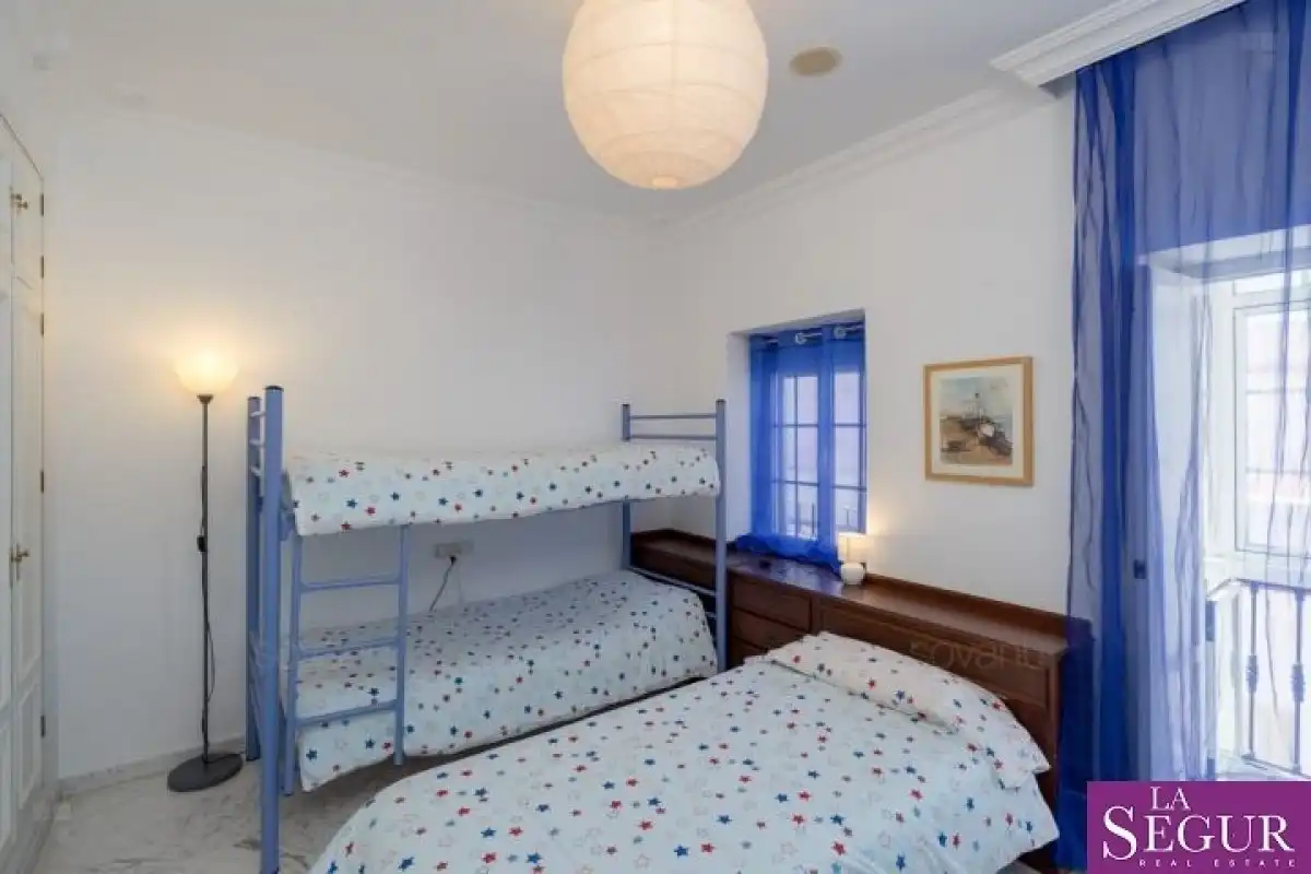 Dormitori de Casa o xalet en venda en Alcalá de los Gazules amb Terrassa, Traster i Moblat