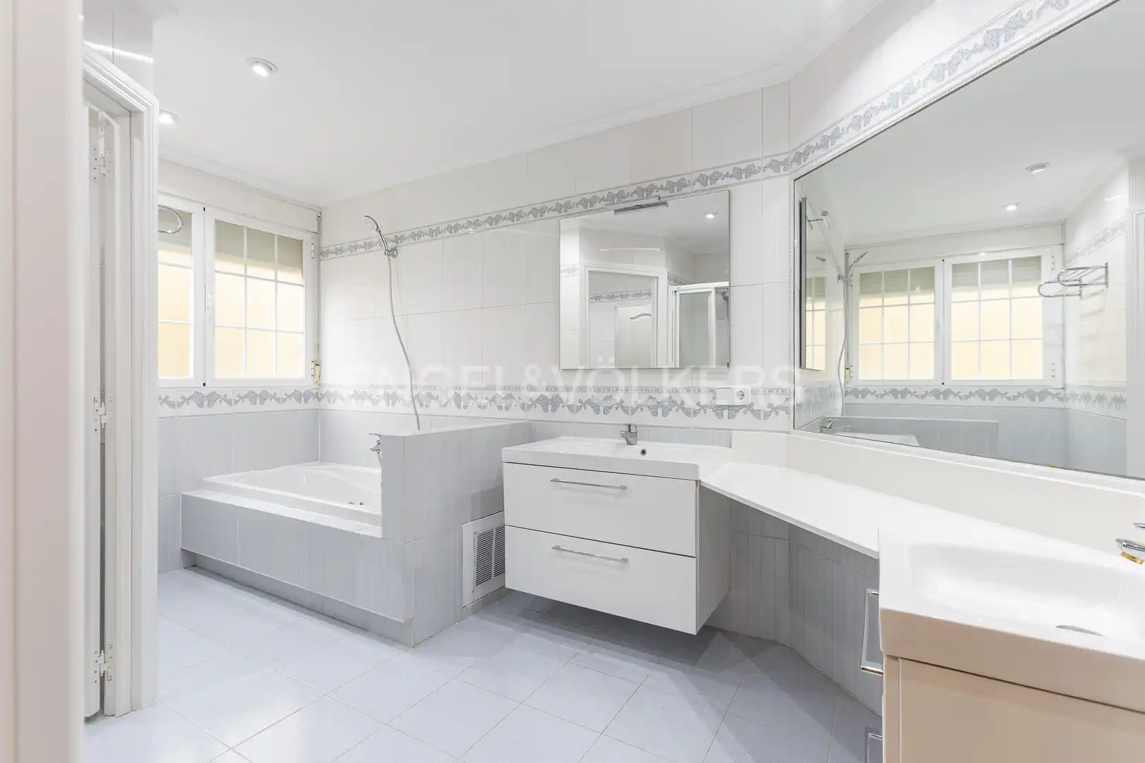 Bathroom of Houses for rent in Boadilla del Monte  with Air Conditioner, Heating and Private garden