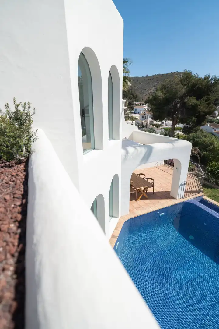 Vista exterior de Casa o xalet en venda en Moraira amb Aire condicionat, Calefacció i Jardí privat