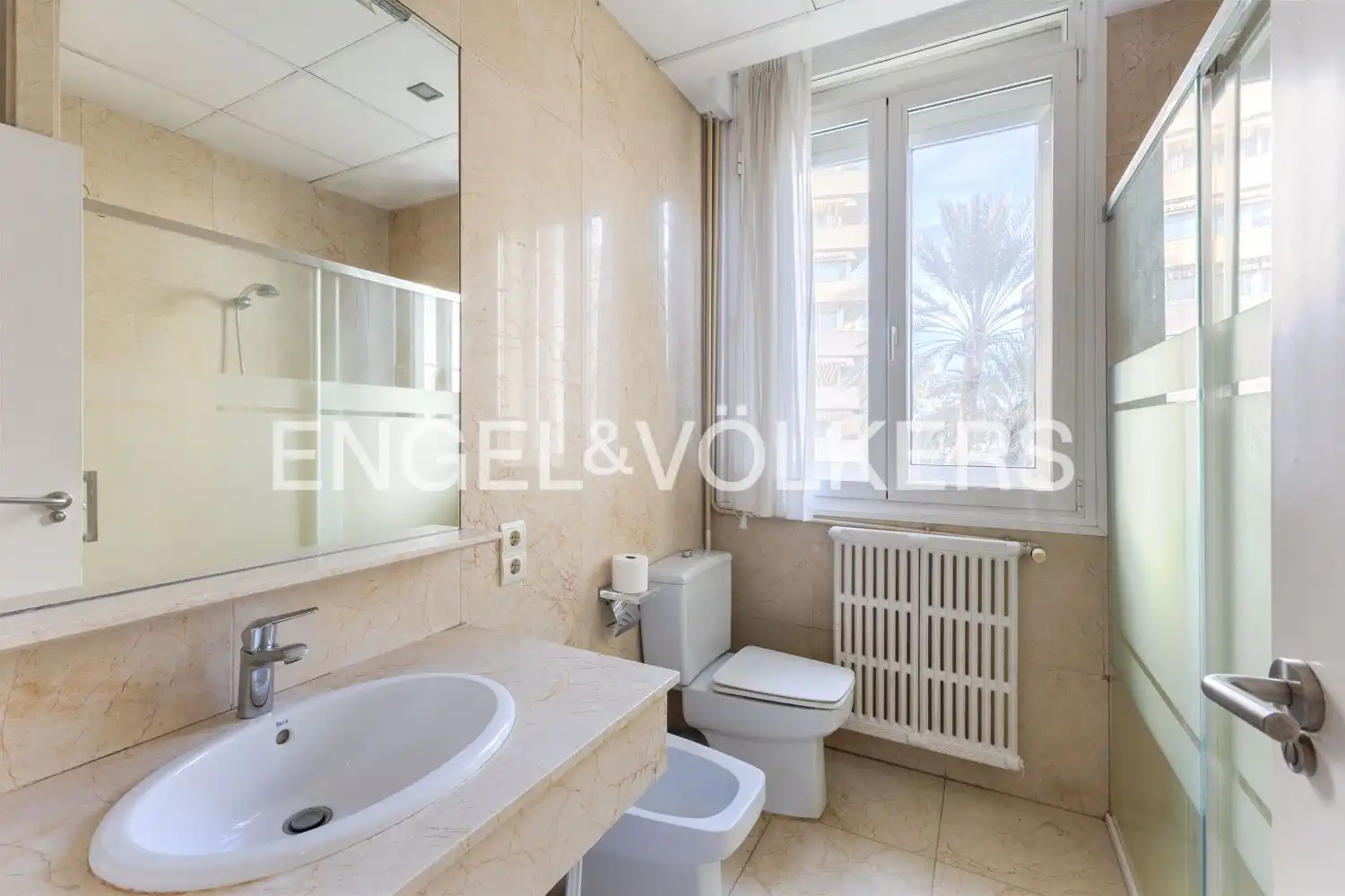 Baño de Piso en venta en Valencia con Aire acondicionado, Calefacción y Balcón