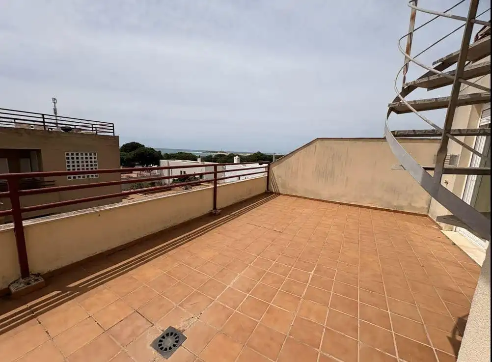 Terraza de Ático en venta en Barbate con Aire acondicionado, Terraza y Piscina comunitaria