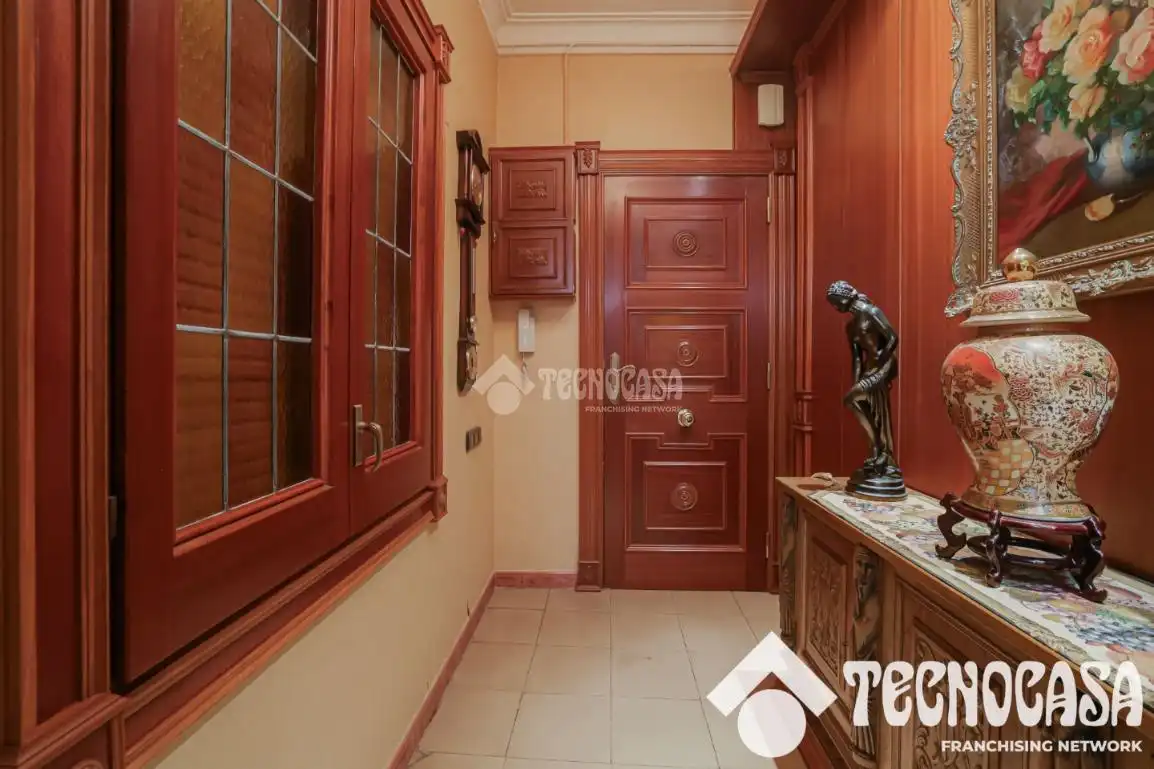 Piso en venta en Barcelona con Calefacción y Balcón