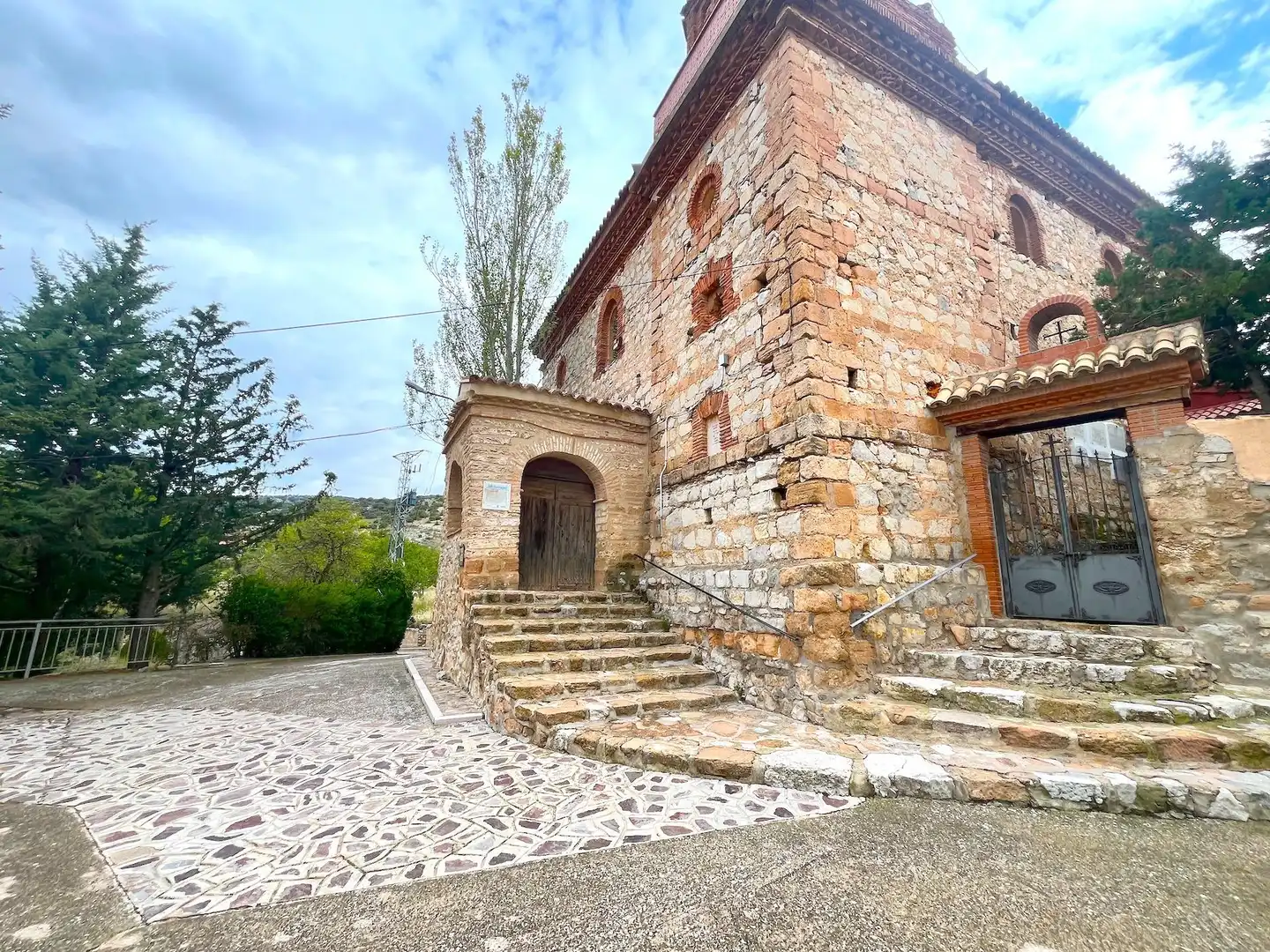 Vista exterior de Finca rústica en venda en Bea amb Calefacció, Terrassa i Moblat