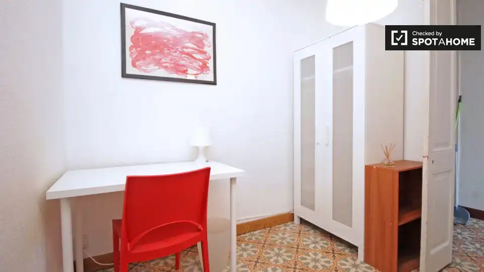 Bedroom of Flat for share in Barcelona  with Air Conditioner, Heating and Furnished