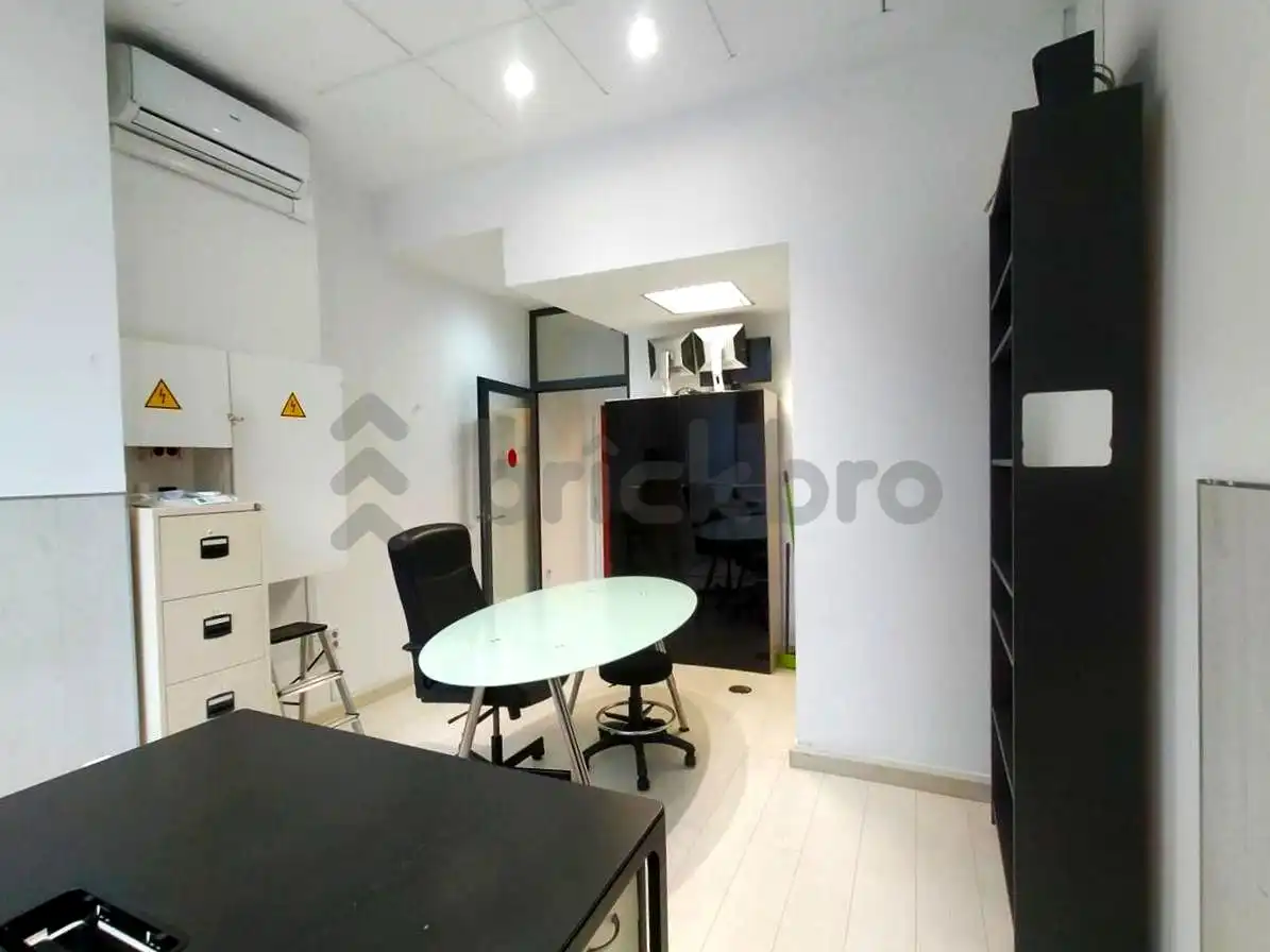 Commercial properties for sale in Barcelona  with Air Conditioner