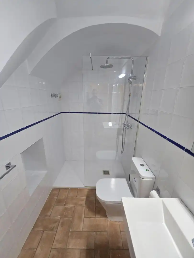 Bathroom of Ground floor for rent in El Masnou  with Air Conditioner, Heating and Private garden