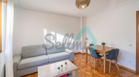 Foto 3 de Piso de alquiler en Félix Aramburu, Auditorio - Seminario - Parque de Invierno, Oviedo