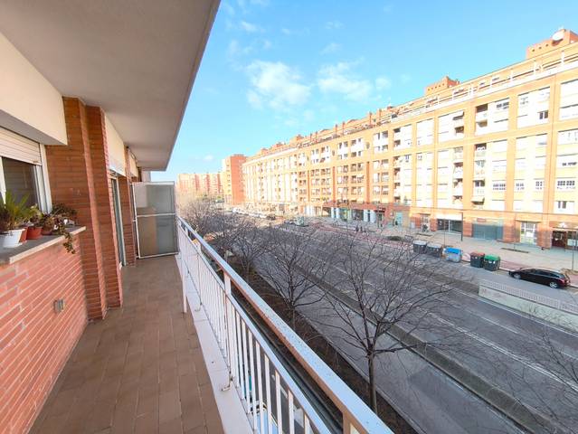 Piso en Venta en Carrer del Comte d'Urgell en Creu Alta
