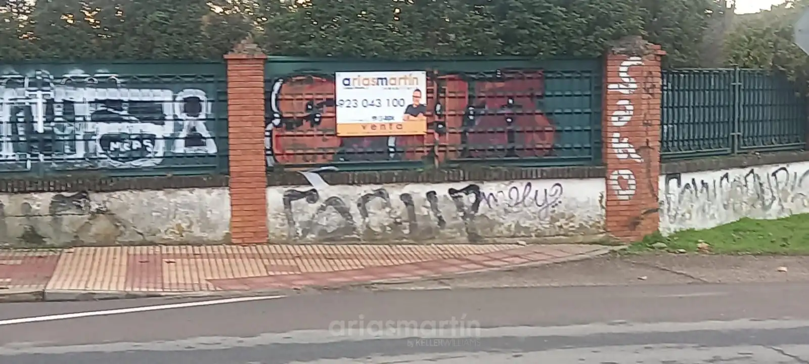 Vista exterior de Casa o xalet en venda en Salamanca amb Jardí privat, Terrassa i Piscina