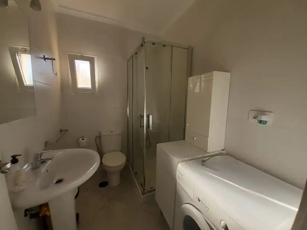 Baño de Piso de alquiler en Sevilla con Aire acondicionado, Amueblado y Balcón