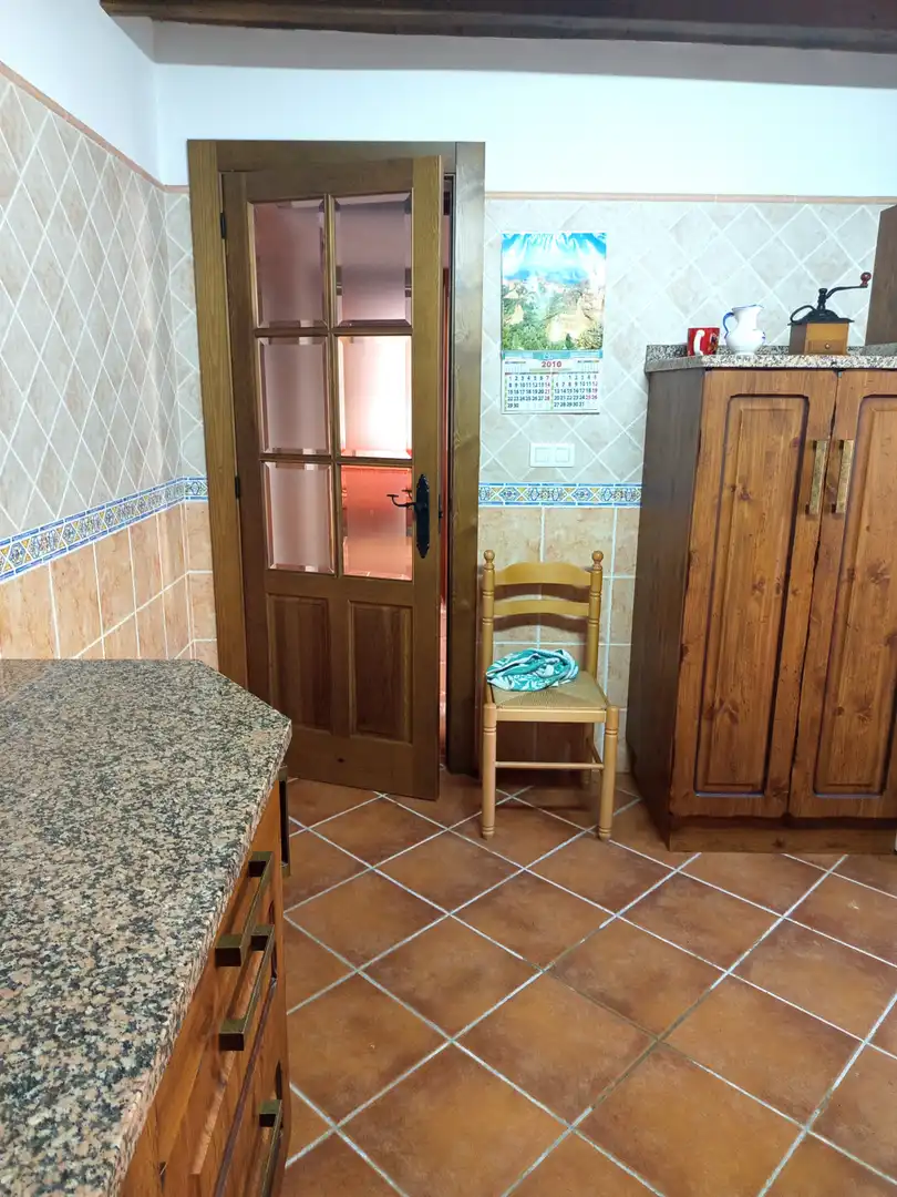 Cuina de Casa o xalet en venda en Dehesa de Romanos  amb Calefacció, Parquet i Traster