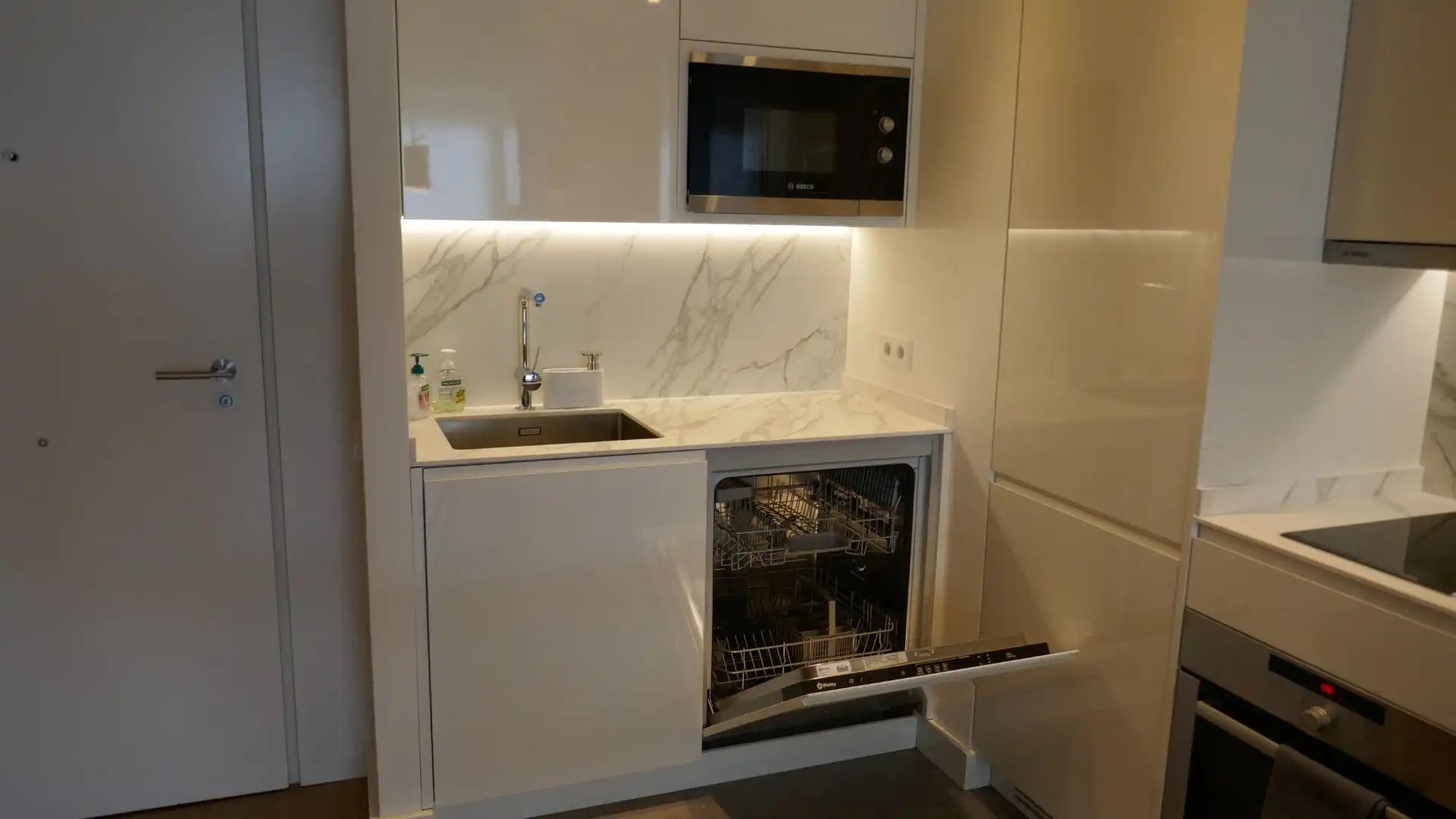 Apartamento con piscina en alquiler en Calle de Orense 69, imagen 6