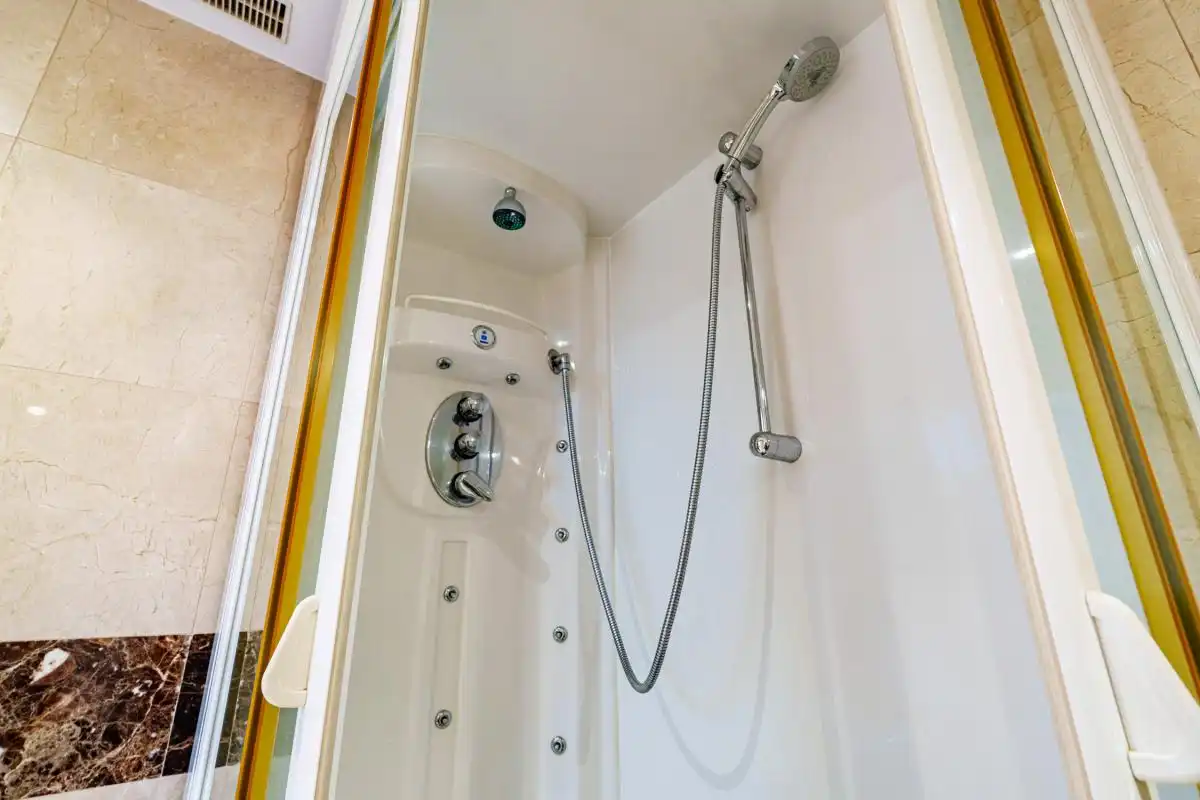 Baño de Ático en venta en Pozuelo de Alarcón con Aire acondicionado, Calefacción y Jardín privado