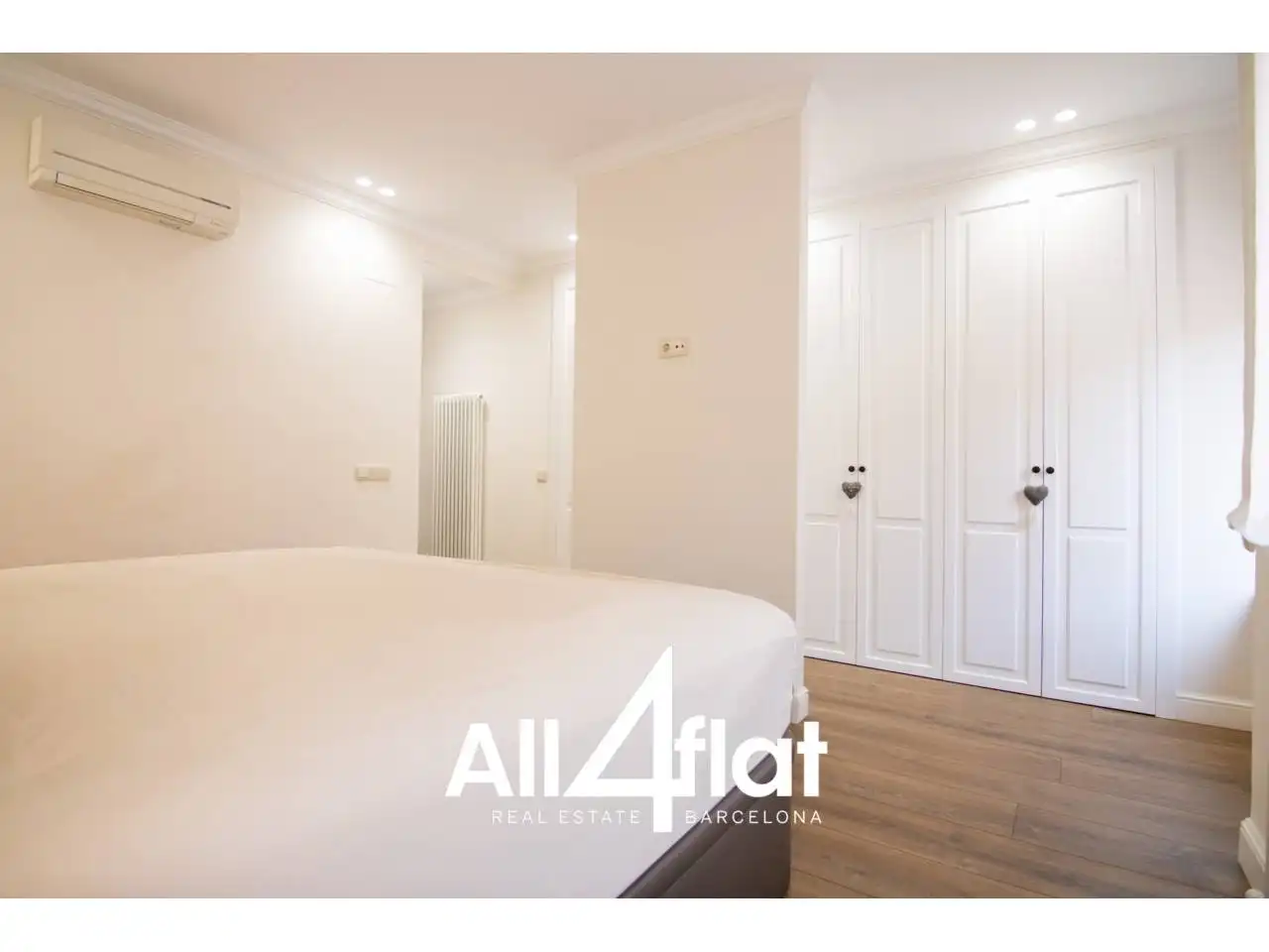 Bedroom of Flat for sale in Barcelona  with Air Conditioner, Heating and Parquet flooring