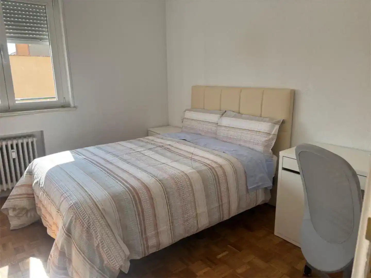 Dormitori de Pis de lloguer en Ávila amb Parquet, Moblat i Balcó