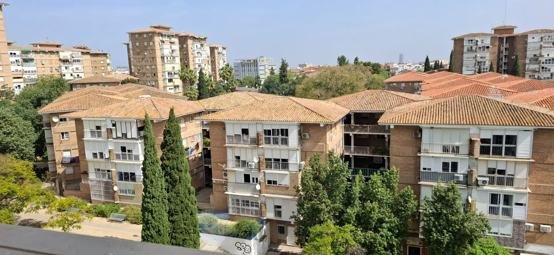 Vista exterior de Piso en venta en Mairena del Aljarafe con Aire acondicionado