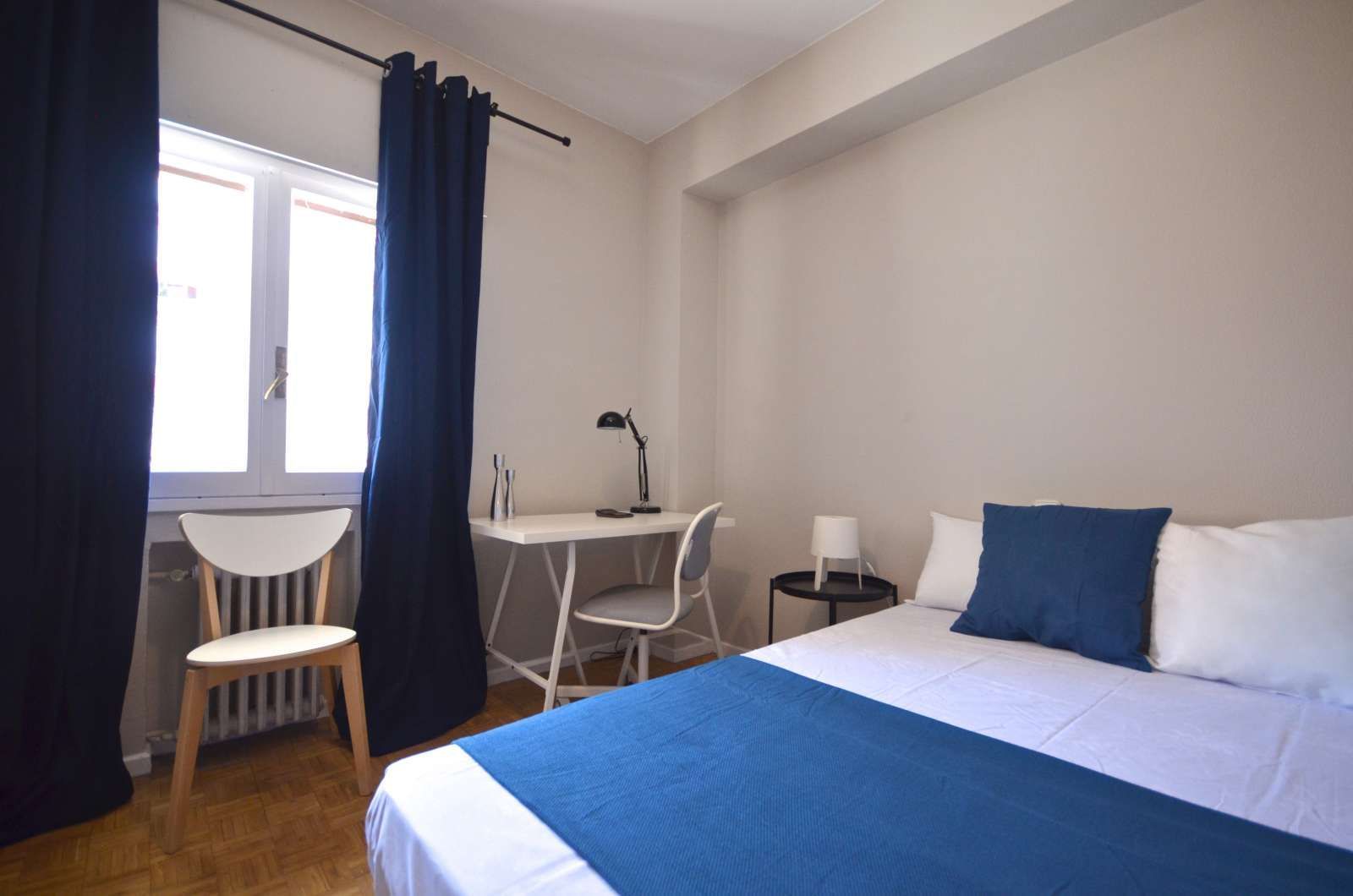 Bedroom of Flat to share in  Madrid Capital  with Air Conditioner and Terrace