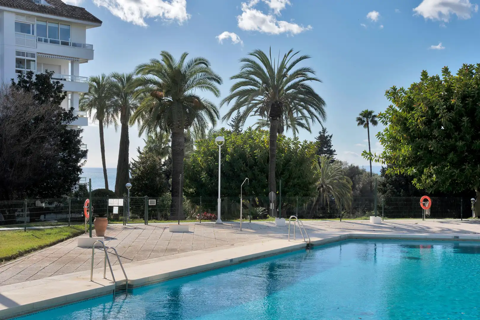Piscina de Apartamento de alquiler en Marbella con Calefacción, Jardín privado y Amueblado