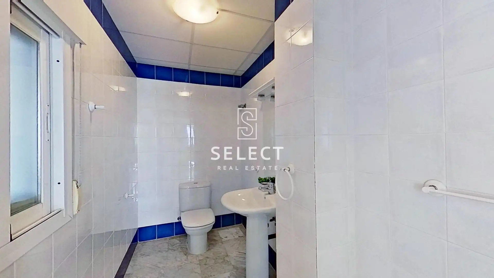 Baño de Casa adosada en venta en Almuñécar con Aire acondicionado, Calefacción y Terraza