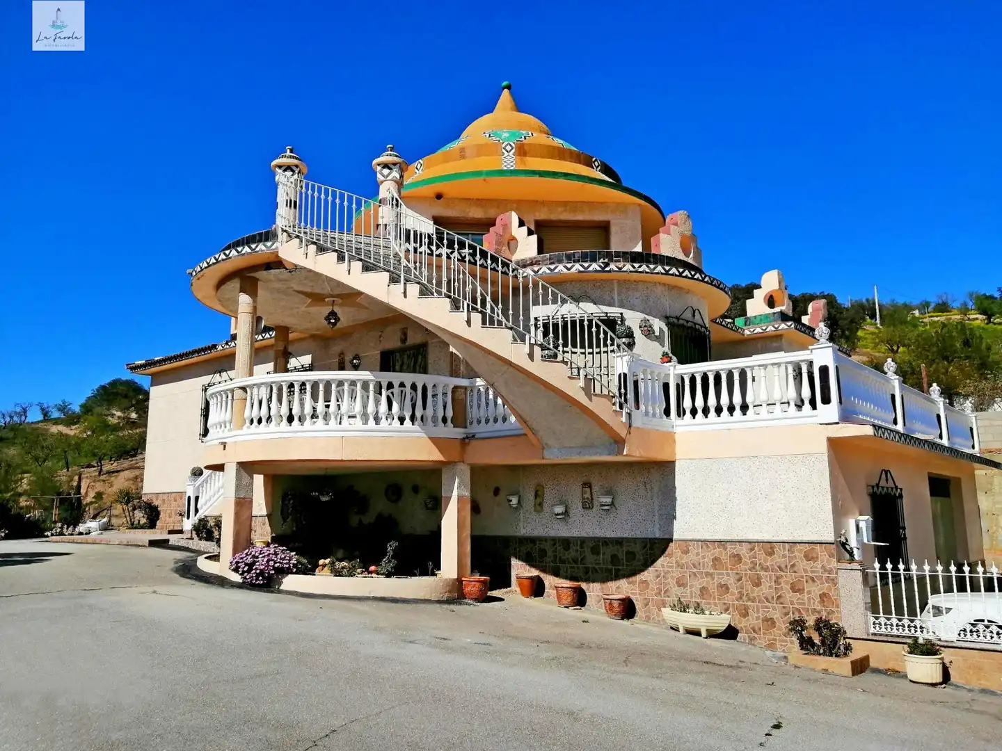 Vista exterior de Casa o xalet en venda en Loja amb Jardí privat, Terrassa i Traster