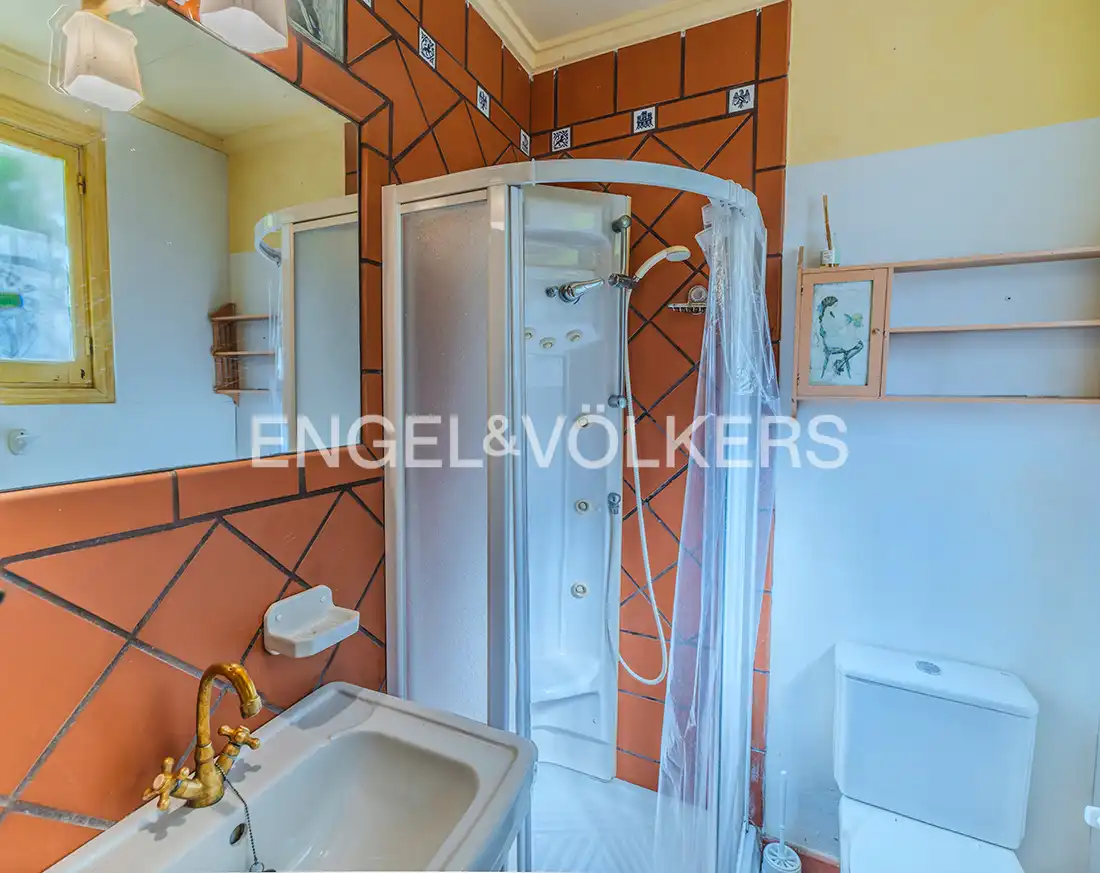 Bany de Casa o xalet en venda en Elche / Elx amb Calefacció, Jardí privat i Terrassa