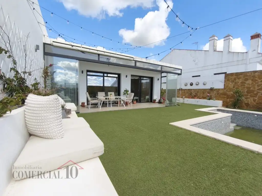 Chalet con piscina en venta en Olivenza, imagen 2
