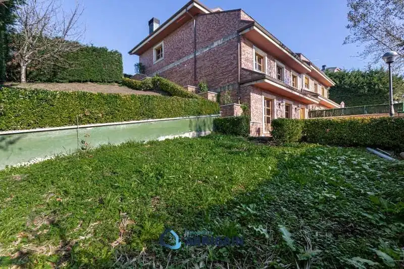 Jardín de Casa adosada en venta en Donostia - San Sebastián  con Calefacción, Jardín privado y Terraza