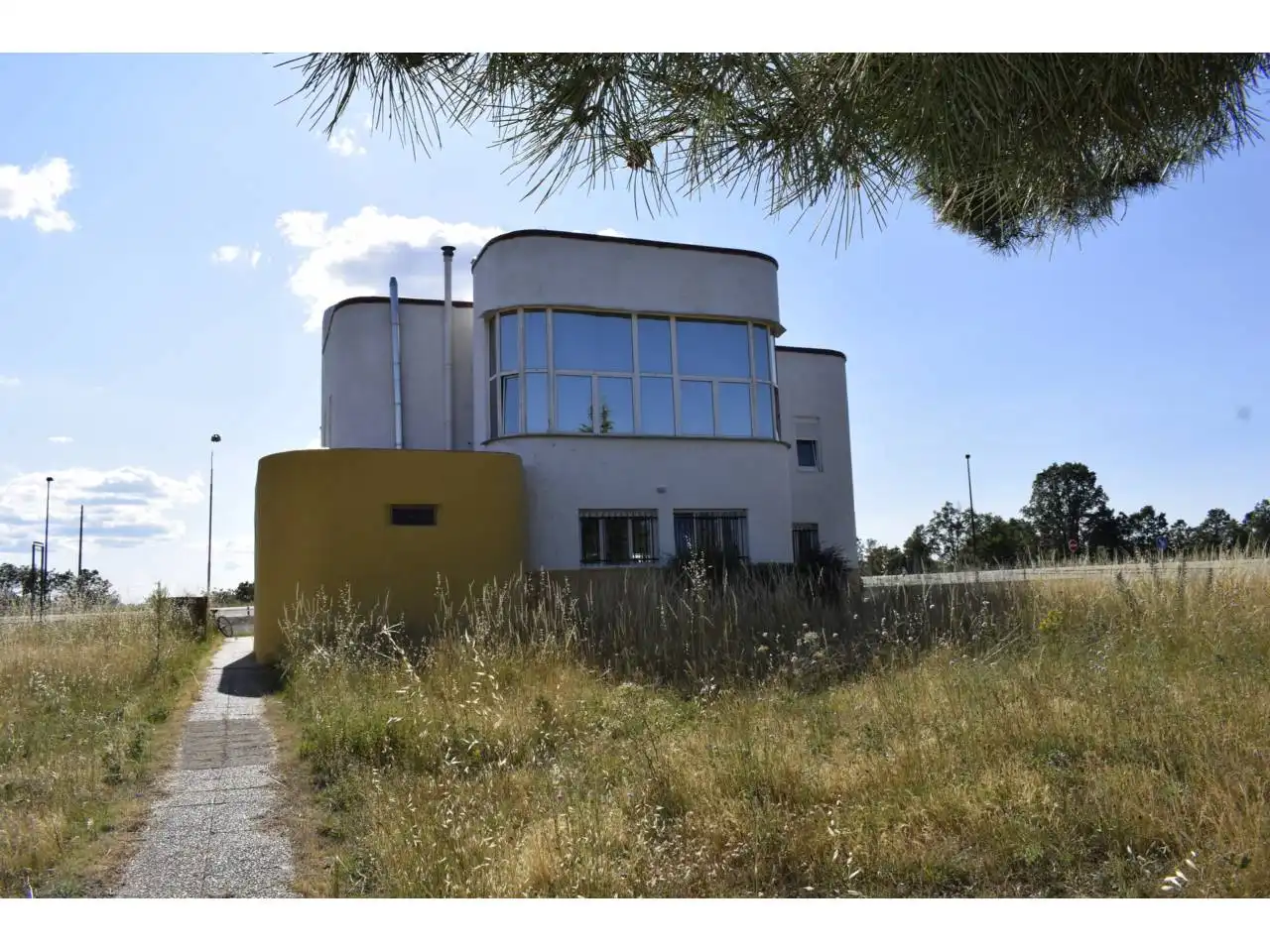 Vista exterior de Casa o xalet en venda en Villaquilambre amb Calefacció, Terrassa i Alarma