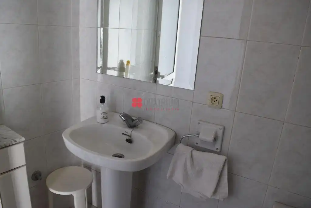 Bany de Casa o xalet en venda en Santiago de Compostela  amb Jardí privat