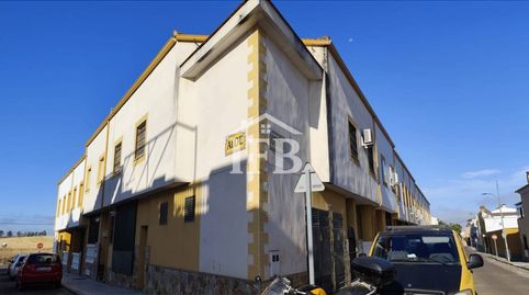 CHALET PAREADO DE 205 m CON BUHARDILLA, TERRAZA, GARAJE Y TRASTERO EN SAN MIGUEL