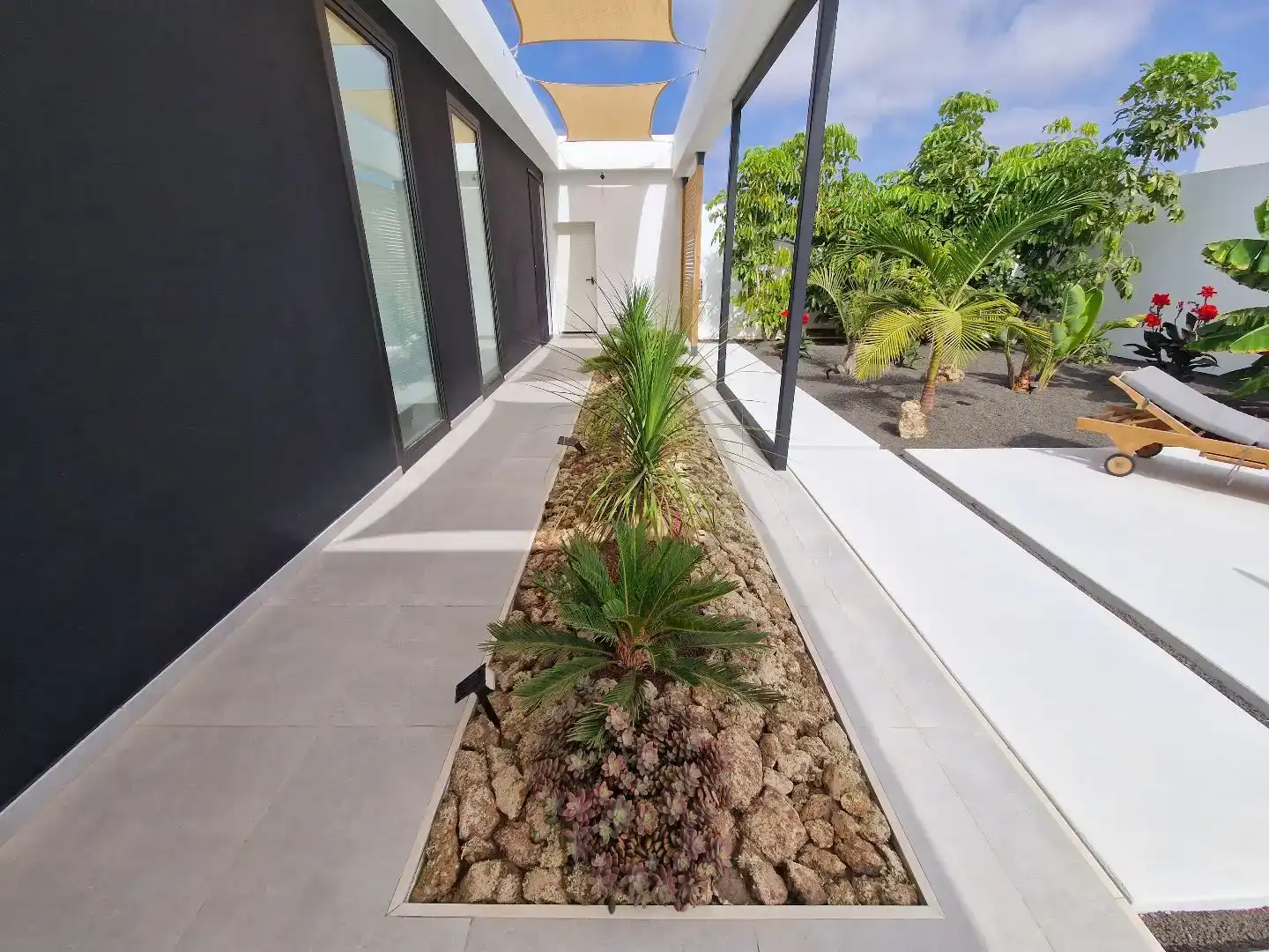 Terrasse von Wohnung zum Verkauf in La Oliva mit Klimaanlage, Privatgarten und Schwimmbad